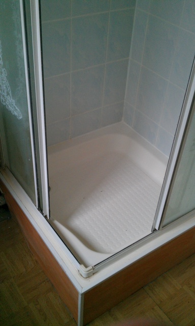 Image of a shower wall tiled by JR40 Plastering